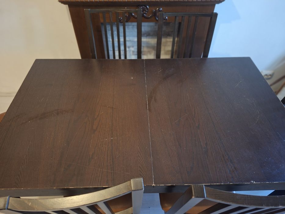 Masa extensibila si scaune (tapitate cu piele naturala)