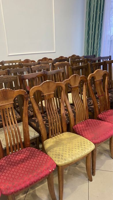 Продаю стулья 45есть