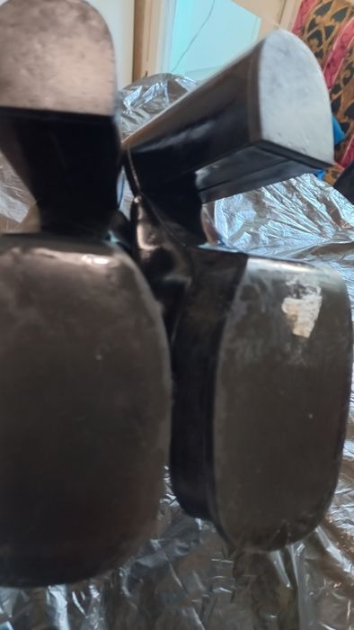 Дамскичерни чехли