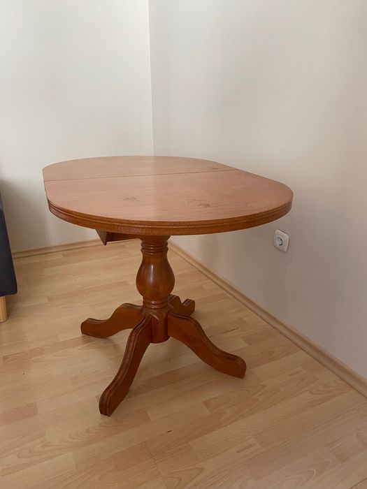 Дървена разтегателна трапезна маса