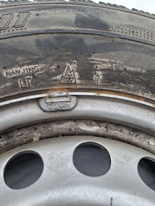 Vănd cauciucuri cu jenți  Sprinter