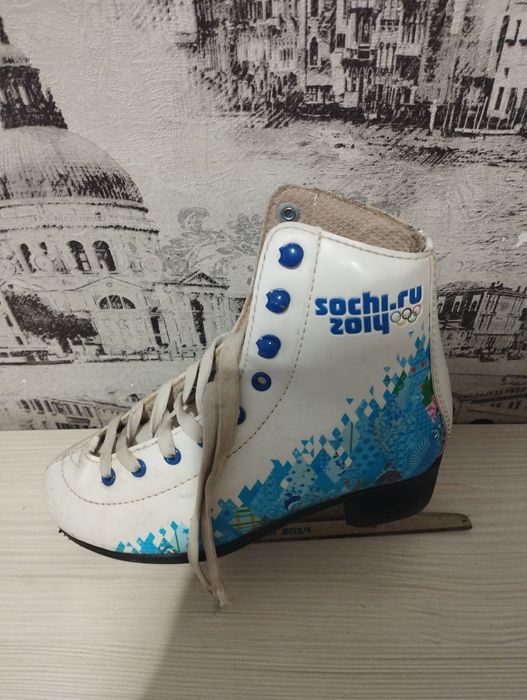 Продам коньки фигурные