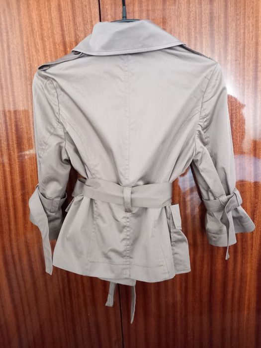 Дамски ризи H&M размер M и тренчот Guess