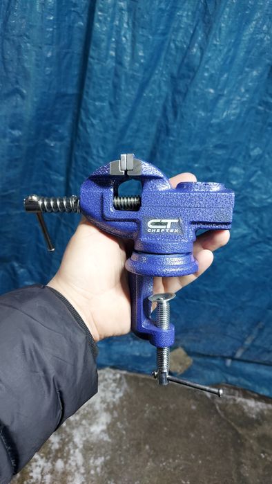 Тиски слесарные.