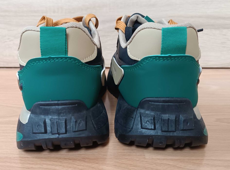 Нови черни маратонки-43 номер