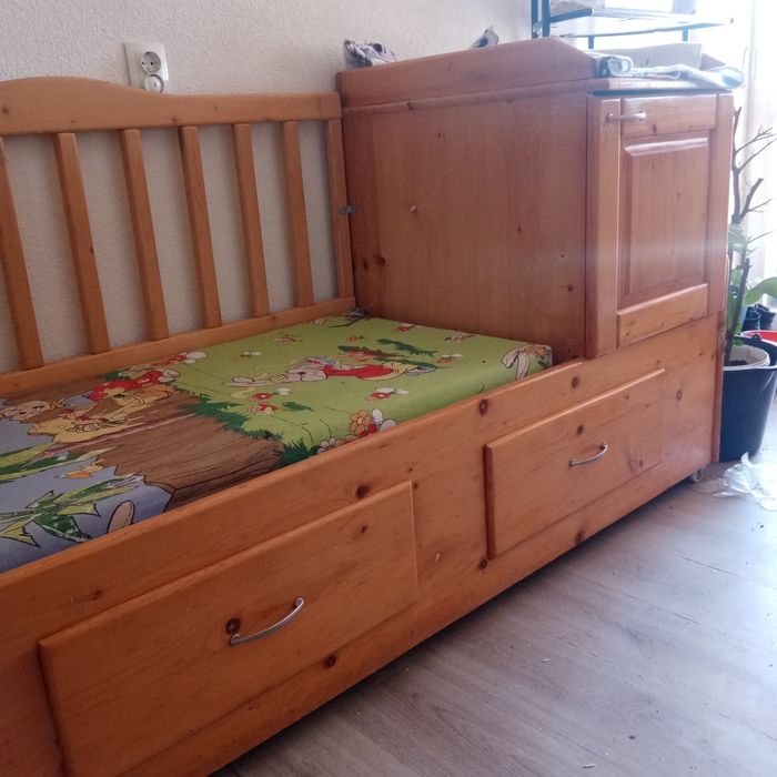 Детско гегло с люлеещ механизъм