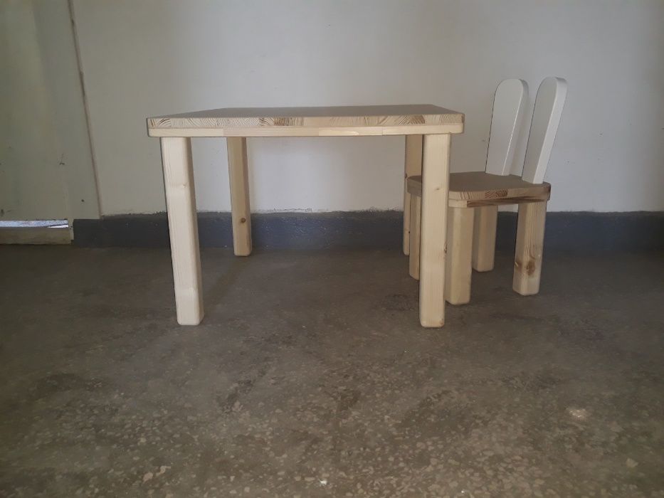 TRANSPORT GRATUIT.Set masuta pentru copii din lemn masiv.Cod is-01