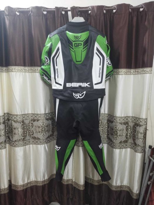 Berik EU60 Кожен екип от 2 части