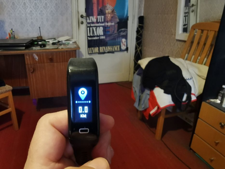 почти нов смарт часовник