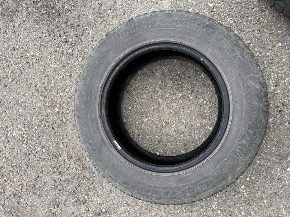 235/65/17 Шины Goood year Wrangler