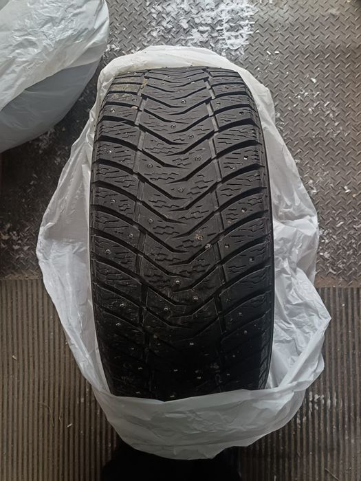 Продам шины 235/45/18