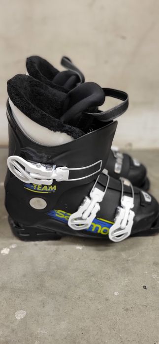 Vând set schiuri sau separat