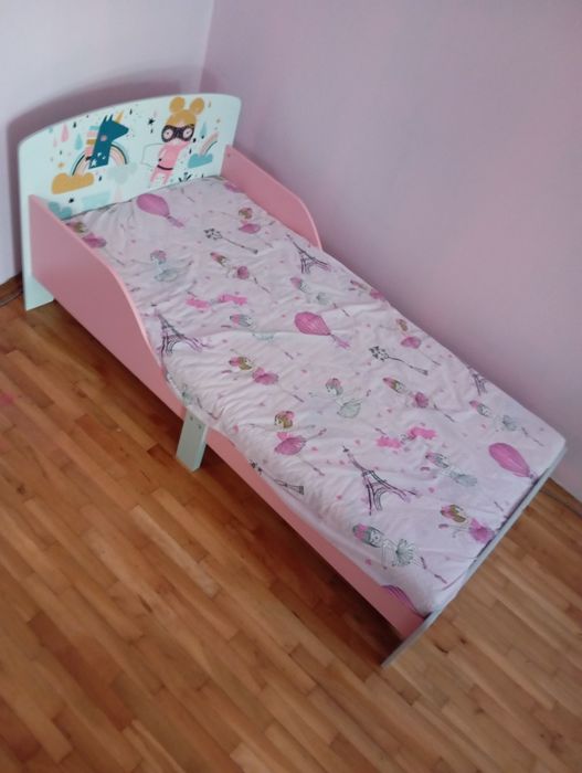 Детско розово легло