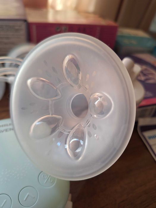 Philips Avent Essential помпа за кърма + подаръци