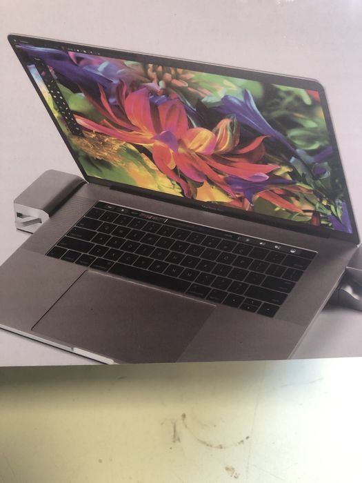 Statie de andocare LandingZone MacBook Pro 13inch A