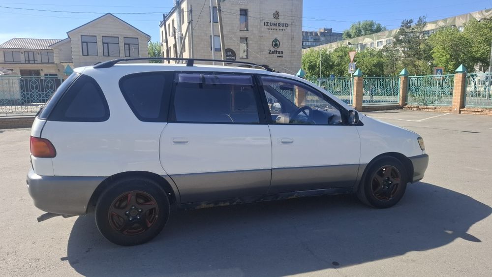 Тойота Ипсум в отл сост