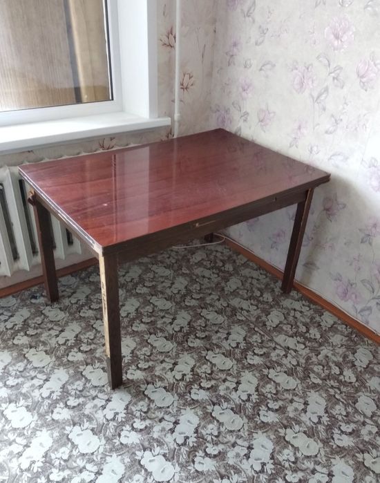 Продам прихожую, журнальный,столы
