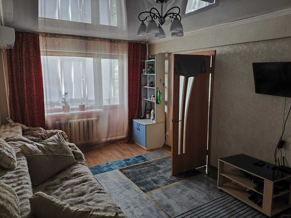 Продам 2 комнатную с мебелью