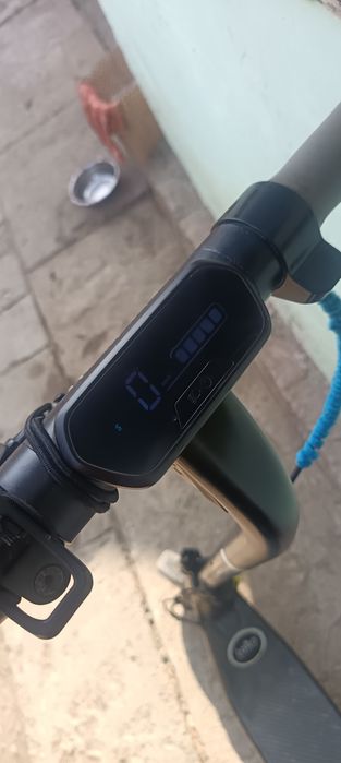Vând cross și trotinetă electrică