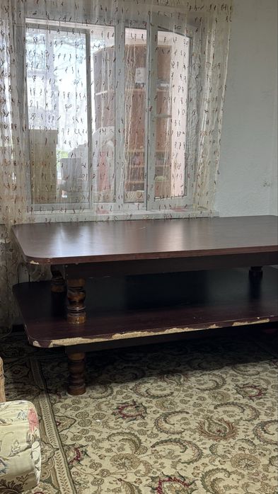 Стол для гостиной