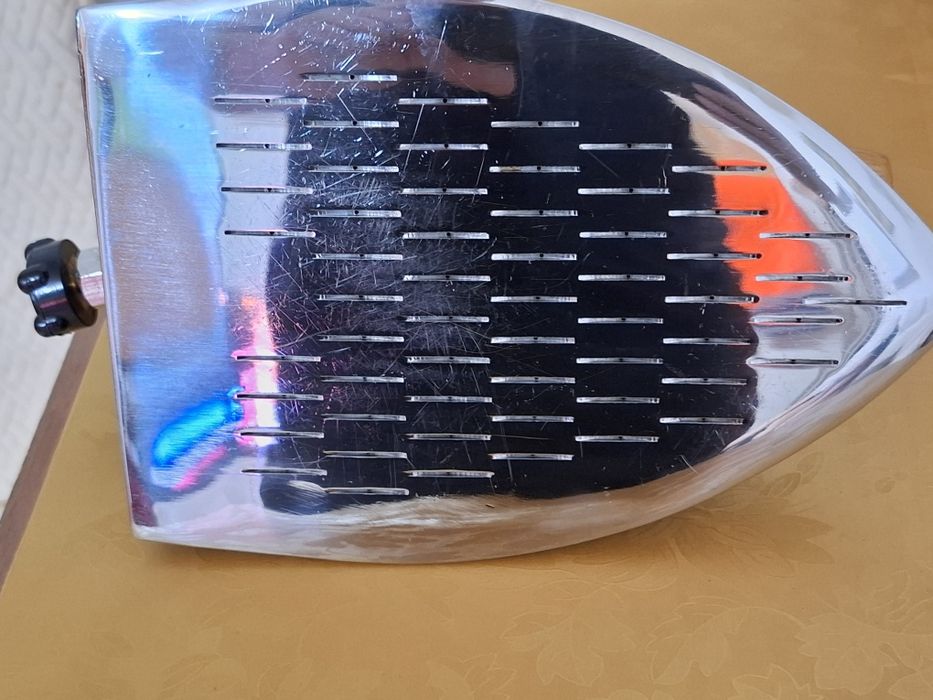 Vând fier călcat profesional