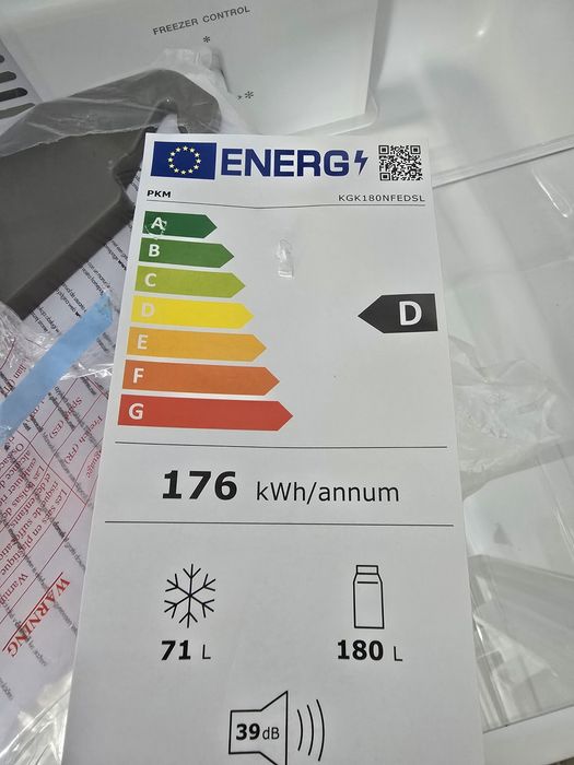 Нов хладилник с диспенсър Total No Frost PKM 180 см