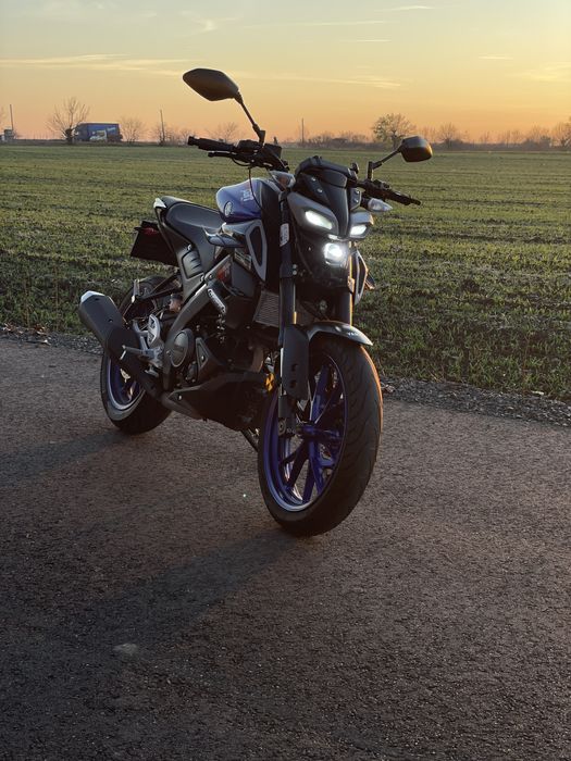 Yamaha mt 125.