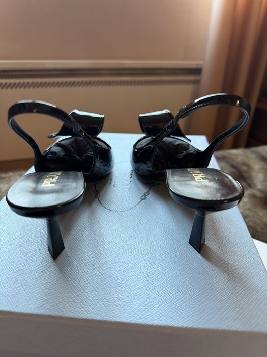 Обувки Prada (ест. кожа)