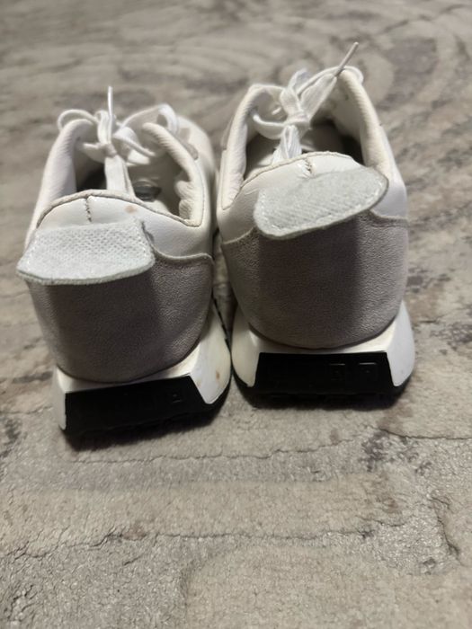 Продам кроссовки женские