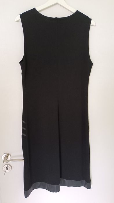 Елегантна рокля с кожа