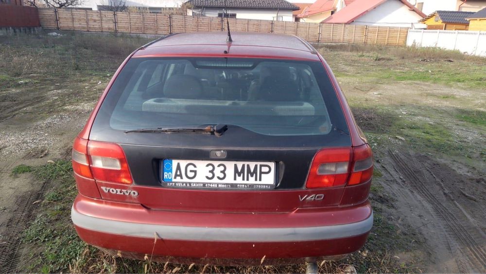 Vand Volvo v40 benzina 1999 Pret Negociabil