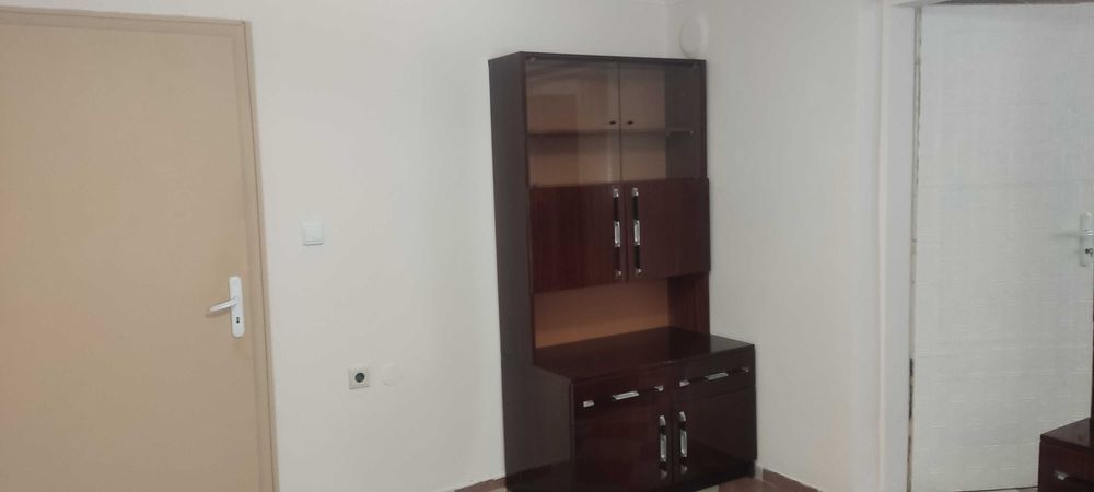 Дава се под наем Етаж от къща в Варна, Цветен квартал - 45 кв.м за 348.84 € - Снимка #8