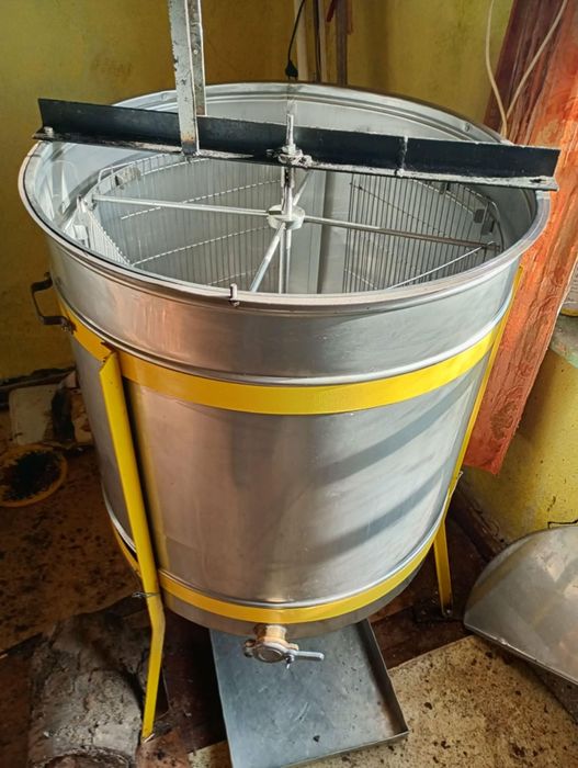 Центрофуга за мед