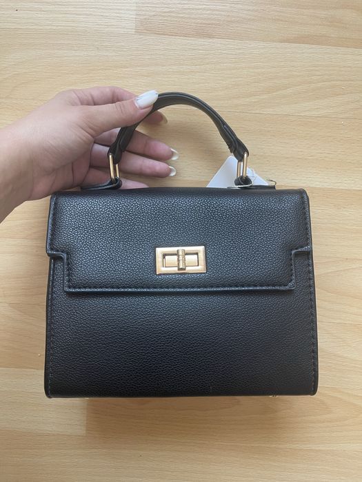 Дамска черна чанта