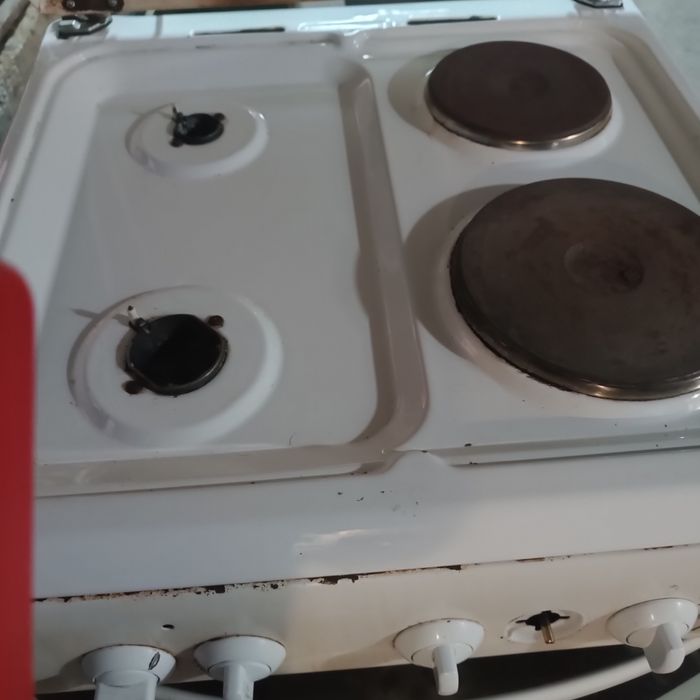 Продам электро газовую плиту