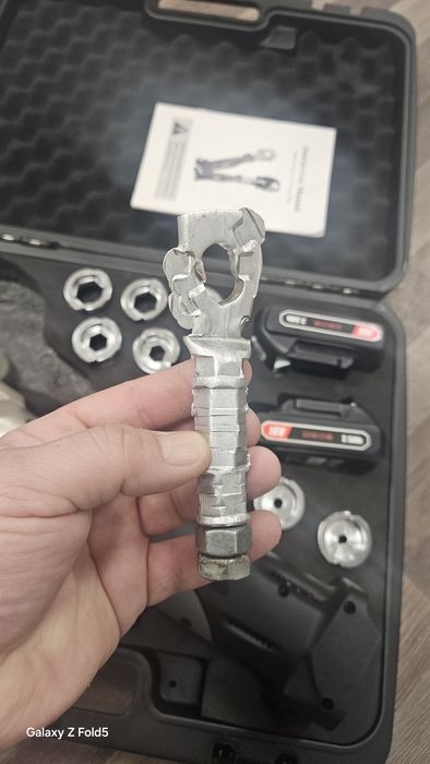 Хидравлична преса за кербоване на кабелни обувки  на батерии от 10-30