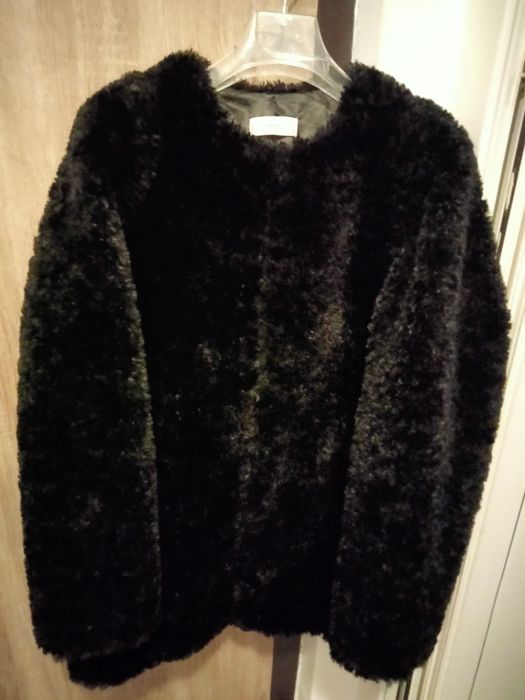 Haină tip blană nouă,set 3tablouri, comodă nouă 200 lei fiecare.