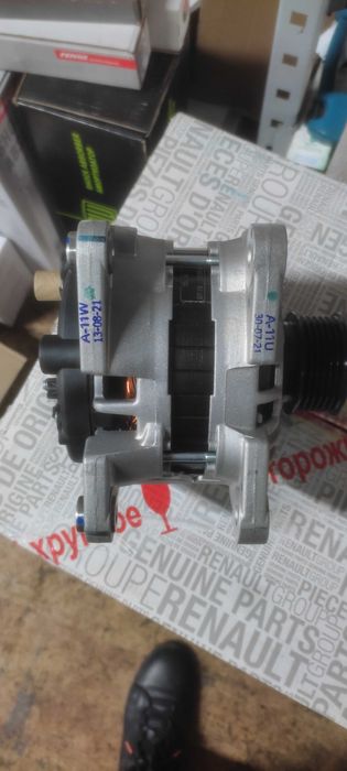 Генератор на ларгус Рено оригинал