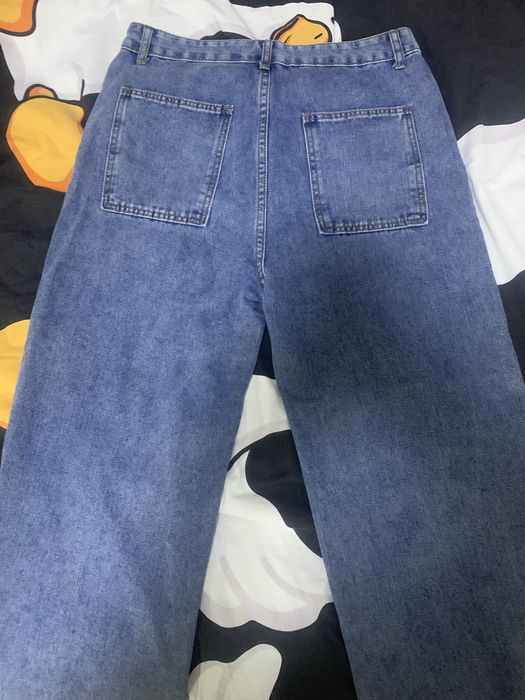 Голубые джинсы с аниме принтом