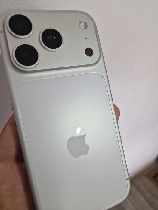 iPhone 17 Pro Silver Pentru Piese \ Recarosare