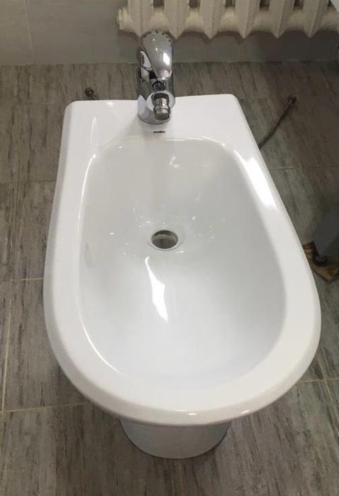 Фарфоровый биде в отличном состоянии