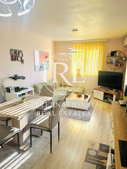 Продава се Двустаен апартамент в Варна, Победа - 72 кв.м за 2500 €/кв.м - Снимка #2