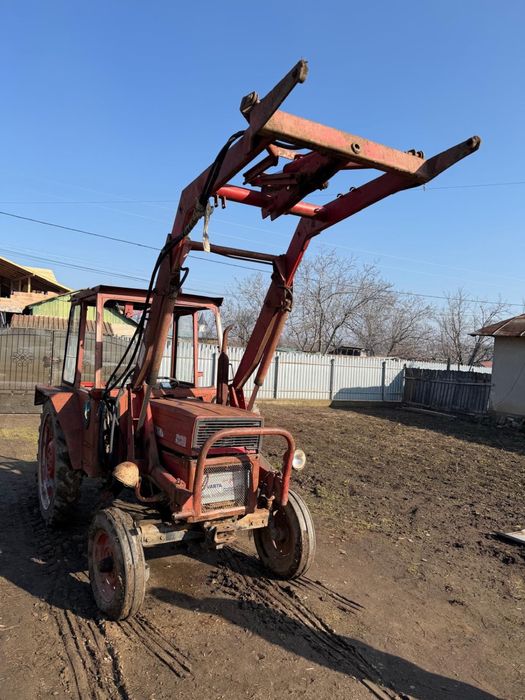 Incarcator frontal tractor u445