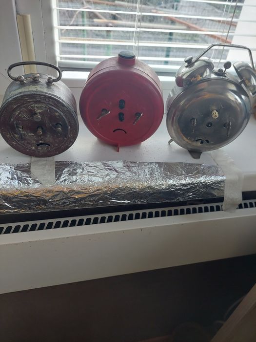 Механични часовници -будилници -Руски