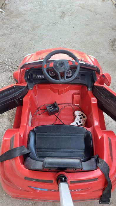 Детская машинка на пульте управления