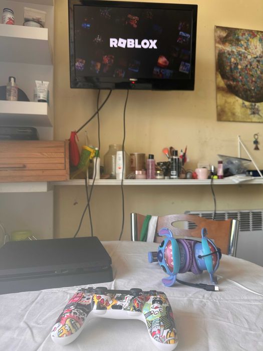 Sony PlayStation 4 Slim SW 13.50 PS4 500 GB + 2 игри и 2 джойстика