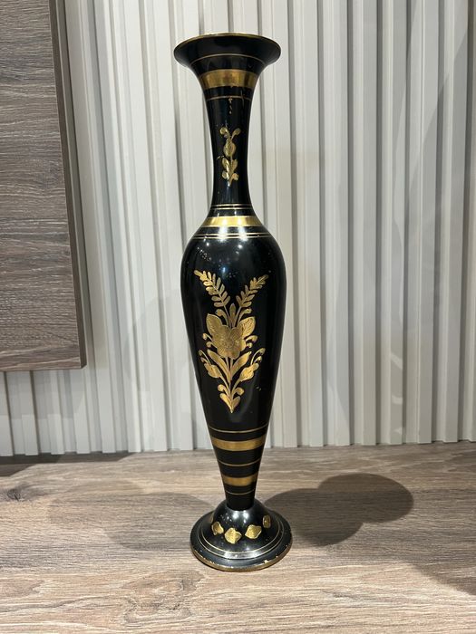 Винтажная металлическая ваза