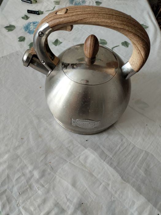 Продам чайник со свистком 3 литра