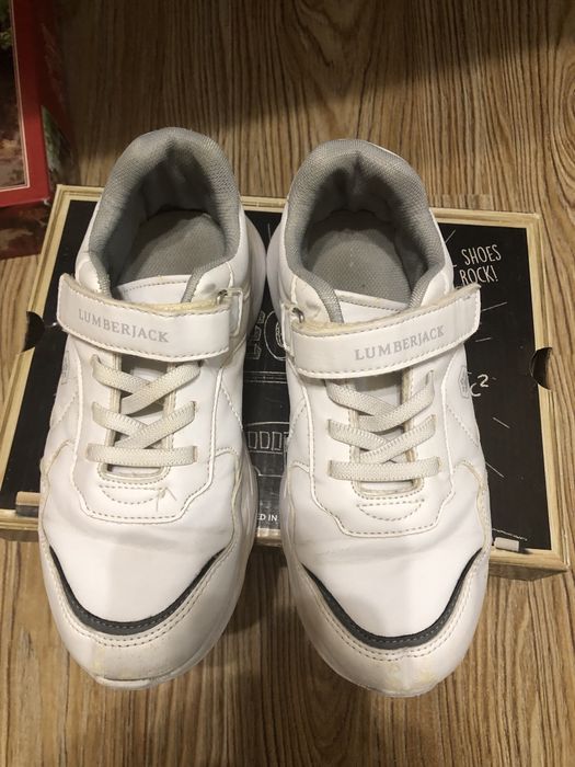 Продается  детская обувь.