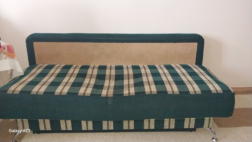 Диван трехместный